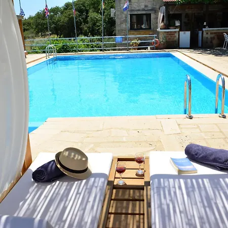 Elianthos Apartahotel